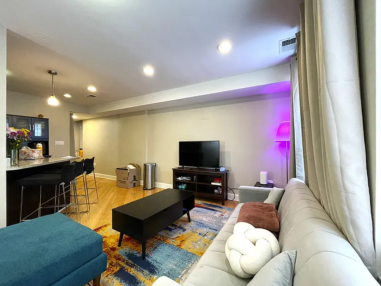 1522 W Superior St #1 — Photo 3