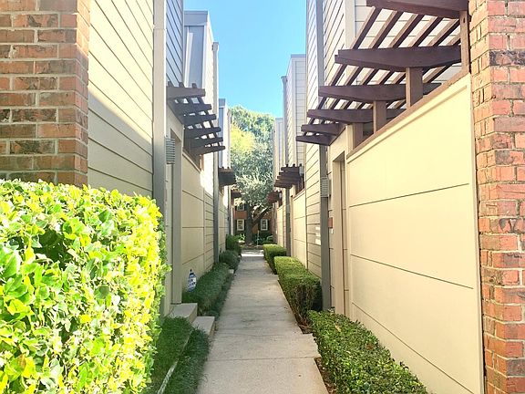 2nd image of 3939 Buena Vista St
