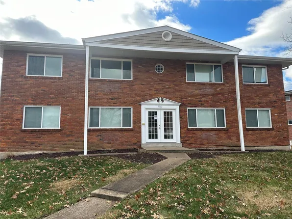 9960 Broadmoor Dr, Saint Louis, MO 63114