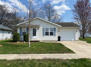 311 N 10th St, Altamont, IL 62411