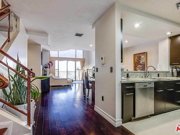 5th image of 520 S Kingsley Dr APT 501