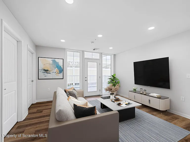 25-36 Zackery Way — Photo 8