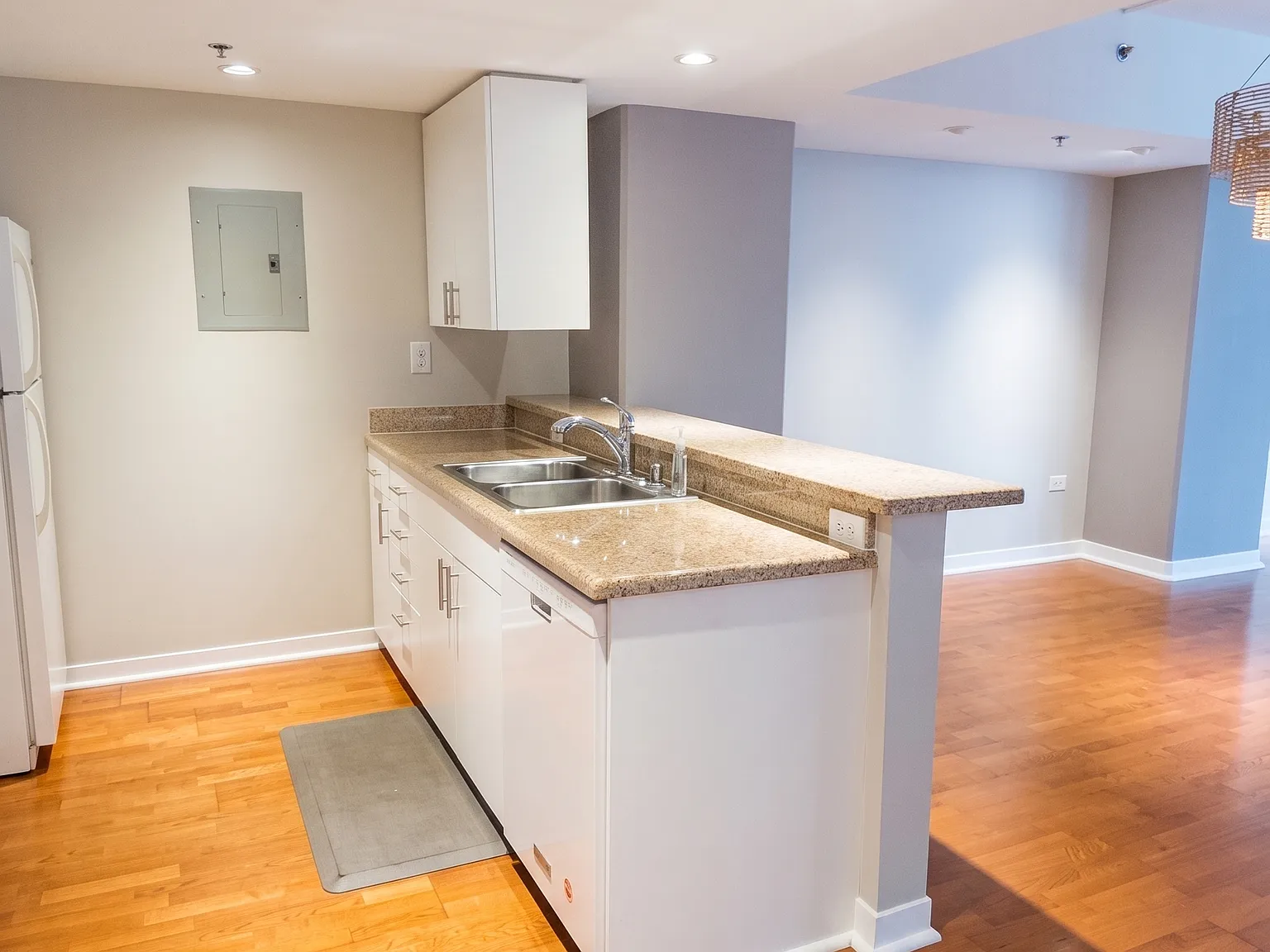 2 bed, 1068 sqft, $3,495 — Photo 2