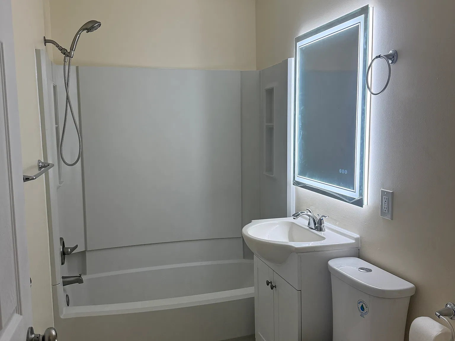 3 bed, 1351 sqft, $1,300 — Photo 4
