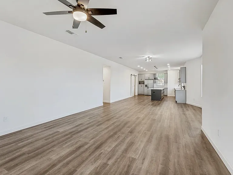1704 S Jennings Ave — Photo 4