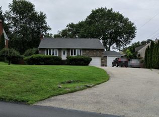 96 N Malin Rd, Broomall, PA 19008