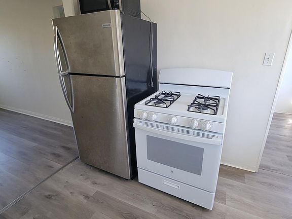 4th image of 5940 Melrose Ave #6A