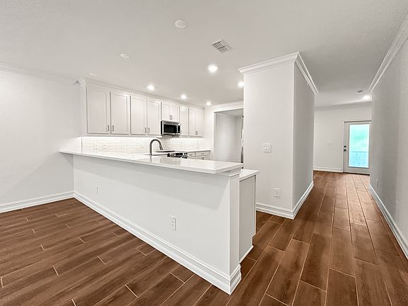 5th image of 4510 S Manhattan Ave #18