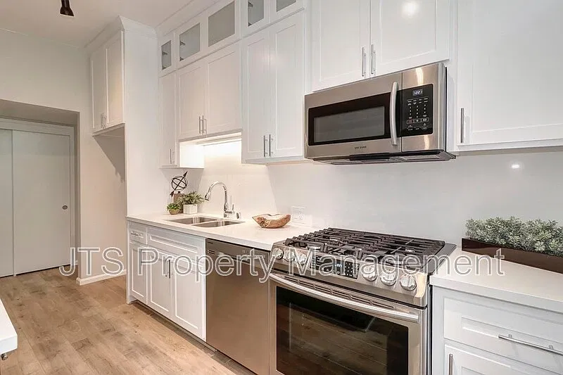 4 bed, 2.0 bath, 1701 sqft, $2,995 — Photo 4