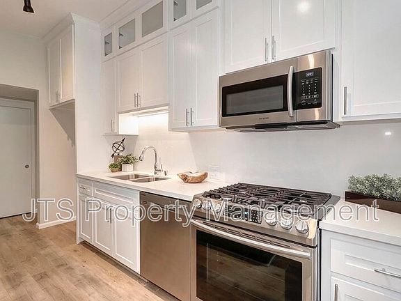 4th image of 7676 Eastgate Ave