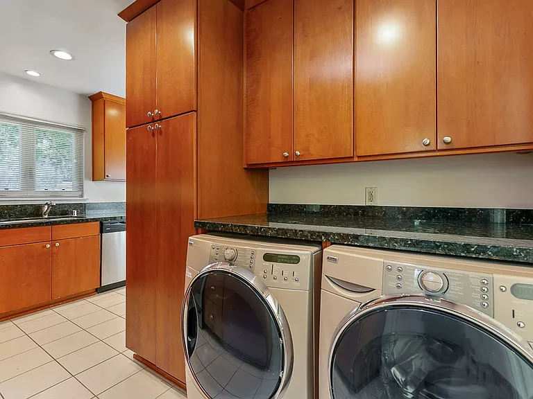 1325 Lomay Pl — Photo 7