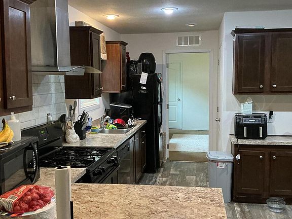 3rd image of 23 Lakeside Dr