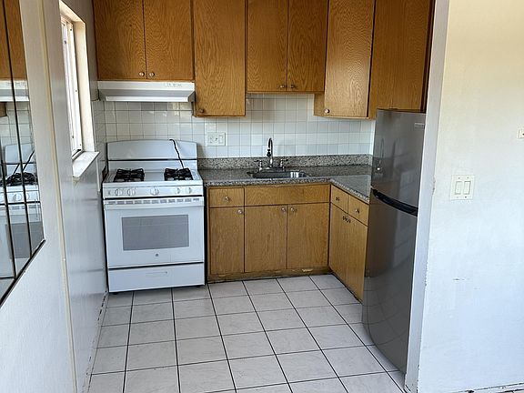 5th image of 248 Roosevelt Ave #7