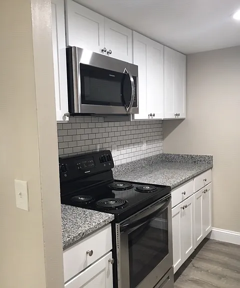 330 Simmonsville Ave #2 — Photo 1