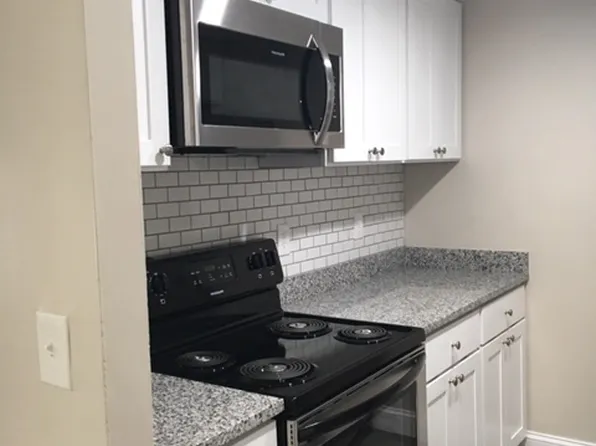 330 Simmonsville Ave APT 1B, Johnston, RI 02919
