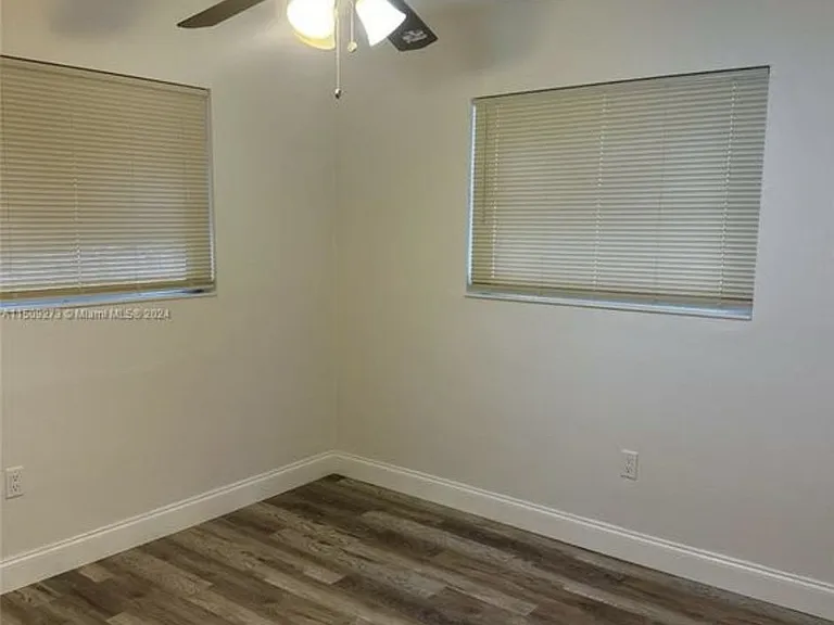 980 NW 200th Ter — Photo 2