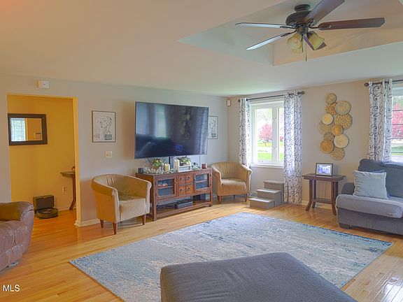 4th image of 103 Steeple Way