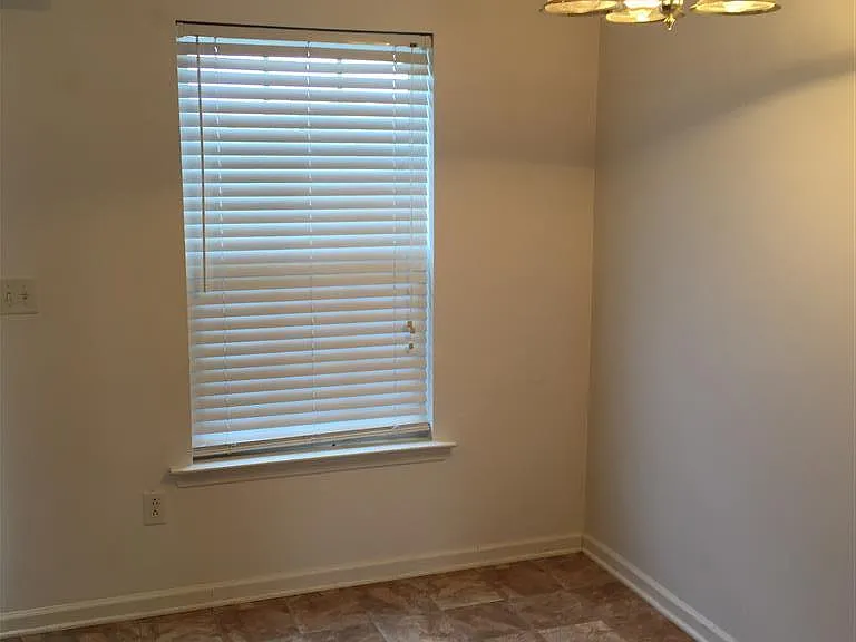 327 Stewarts Landing Cir — Photo 5