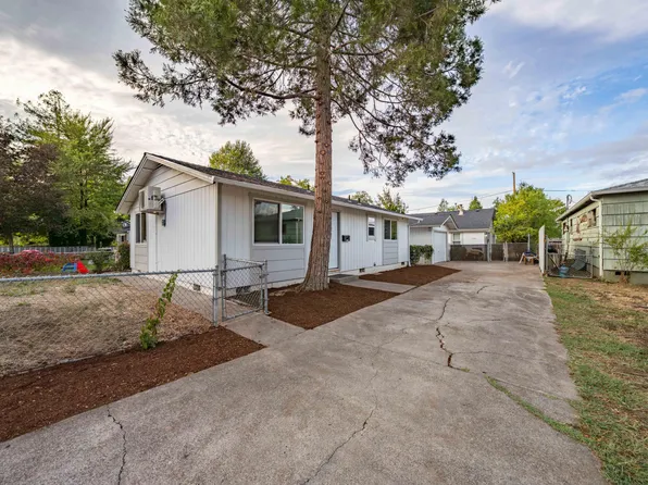 1036 W 12th St #A & B, Medford, OR 97501