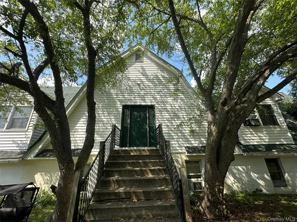 15 Kelly Ln APT C, Pine Bush, NY 12566