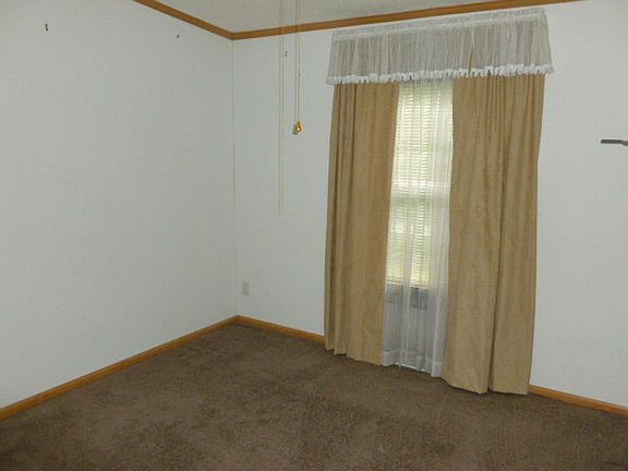 5th image of 202 Vincent Dr