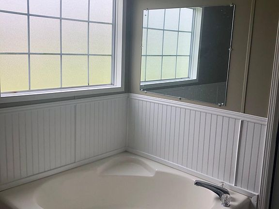 3rd image of 155 Dolly Ln