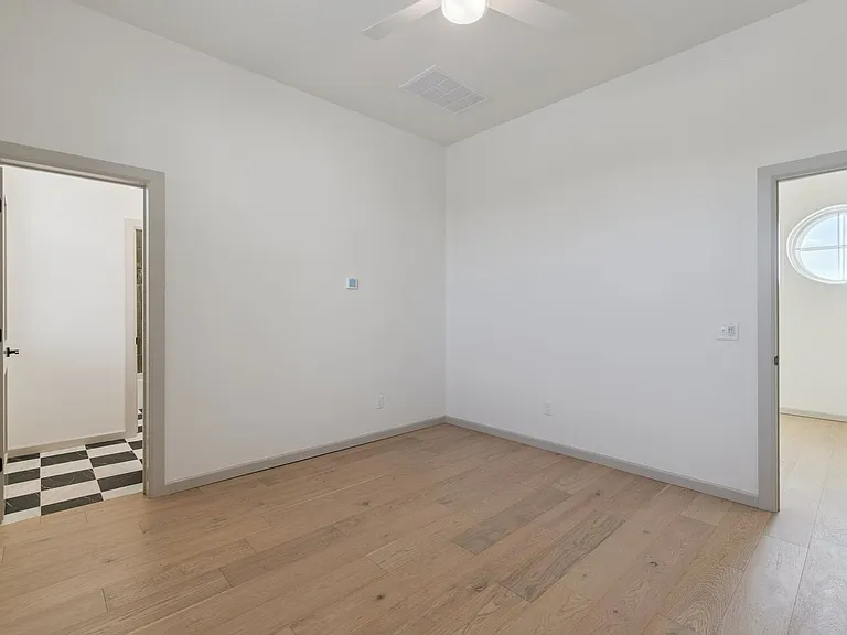 18835 Selah Way — Photo 36
