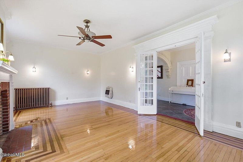 5th image of 105 Brunswick Road