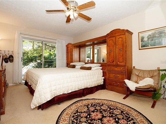 5th image of 9509 W Flora St