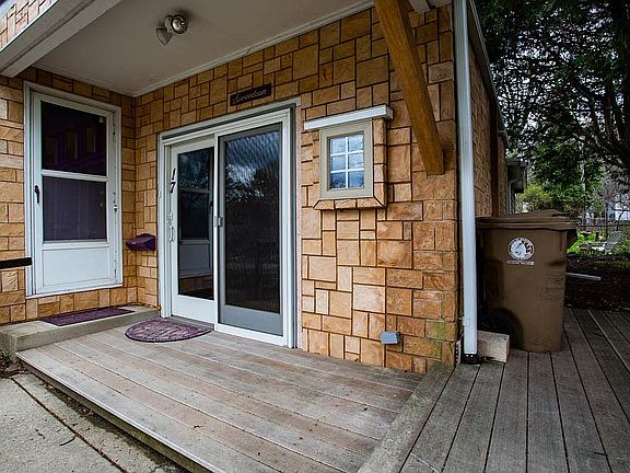 deck on front of house