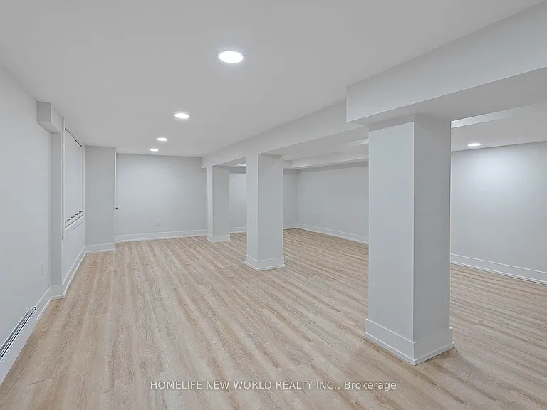 1842 Dundas St E — Photo 28
