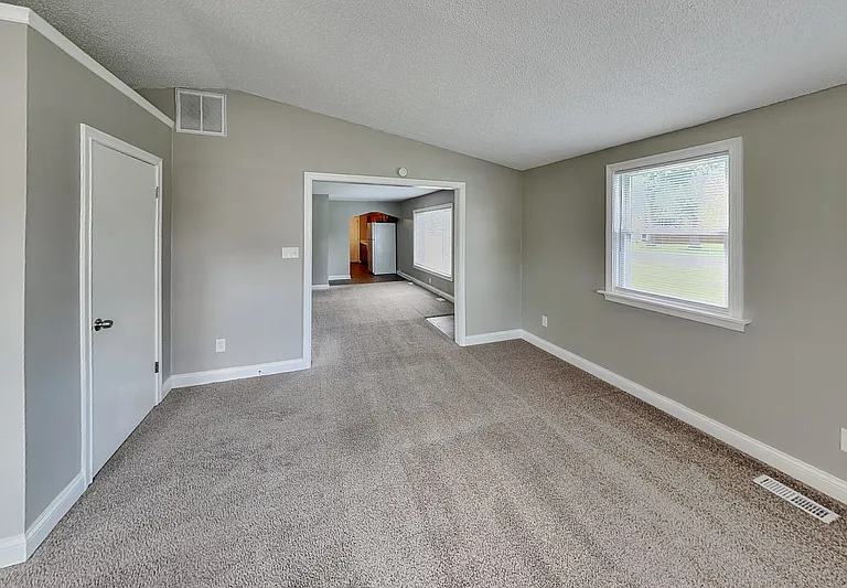 2604 E Murry St — Photo 3