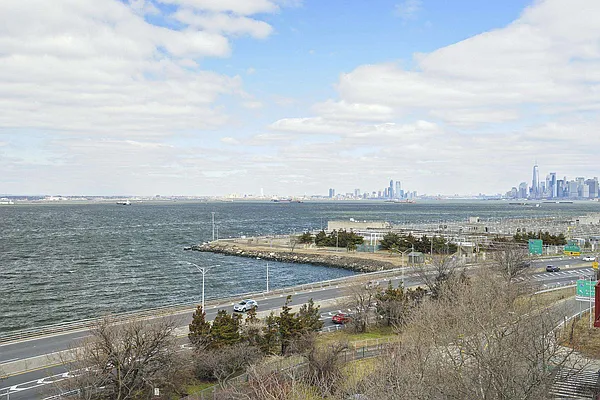 Sold by Avenue Sotheby's International Realty | media 16