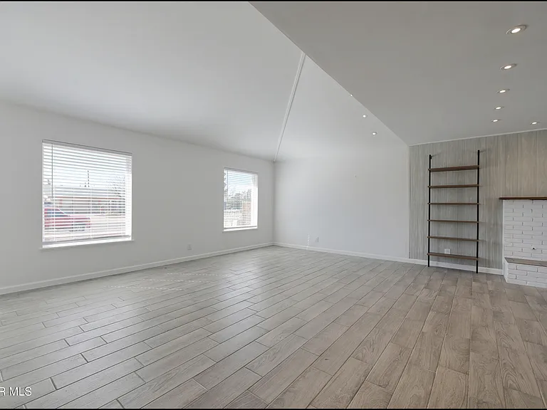 8617 Darlina Dr — Photo 7