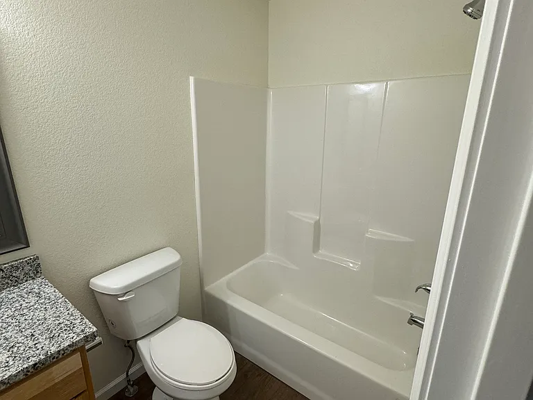 312 Hawthorne St — Photo 6