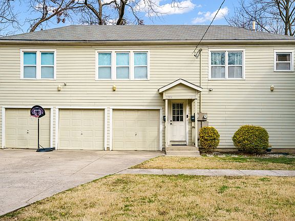 4th image of 303 N Waddill St