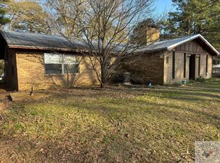 104 E 7th St, Ashdown, AR 71822