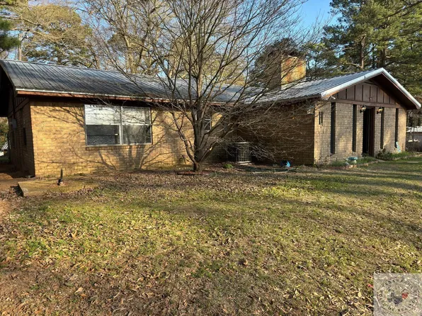 104 E 7th St, Ashdown, AR 71822