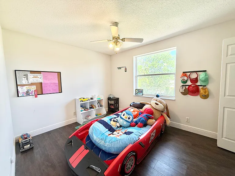 12671 Yardley Dr — Photo 11