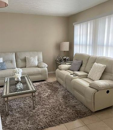 3rd image of 3825 Parkside Dr