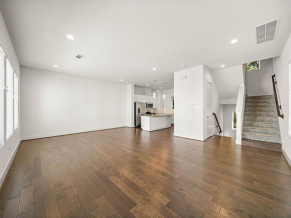 4th image of 4811 Martin Oaks Ln