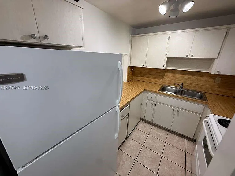 10000 NW 80th Ct #2262 — Photo 6