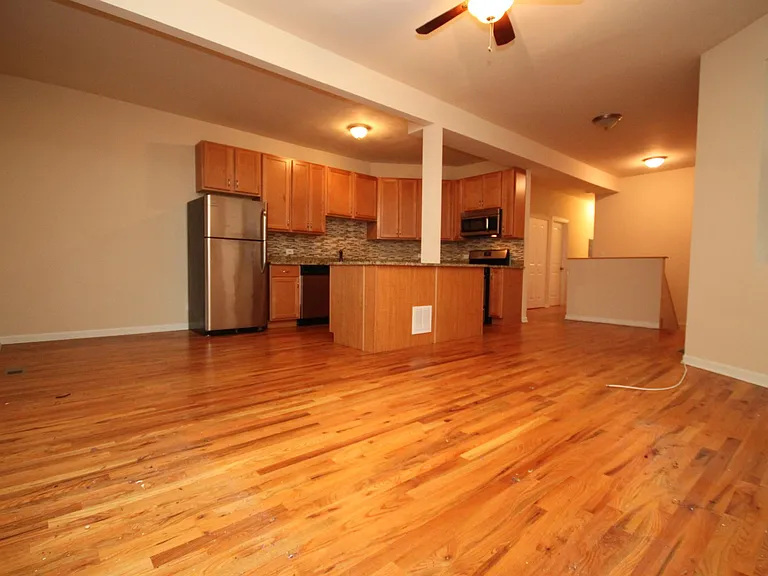 3150 N Honore St #1 — Photo 1