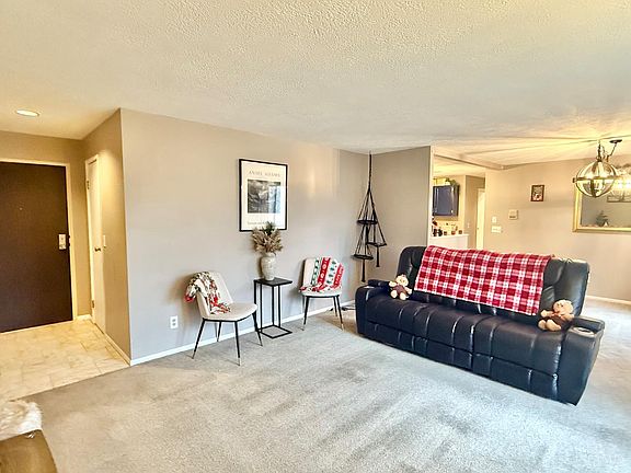 3rd image of 5442 Bluesky Dr Unit 6