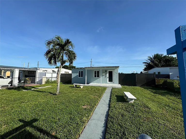 2240 Rutland St — Photo 10