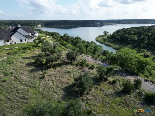 215 Lakeview Dr, Belton, TX 76513