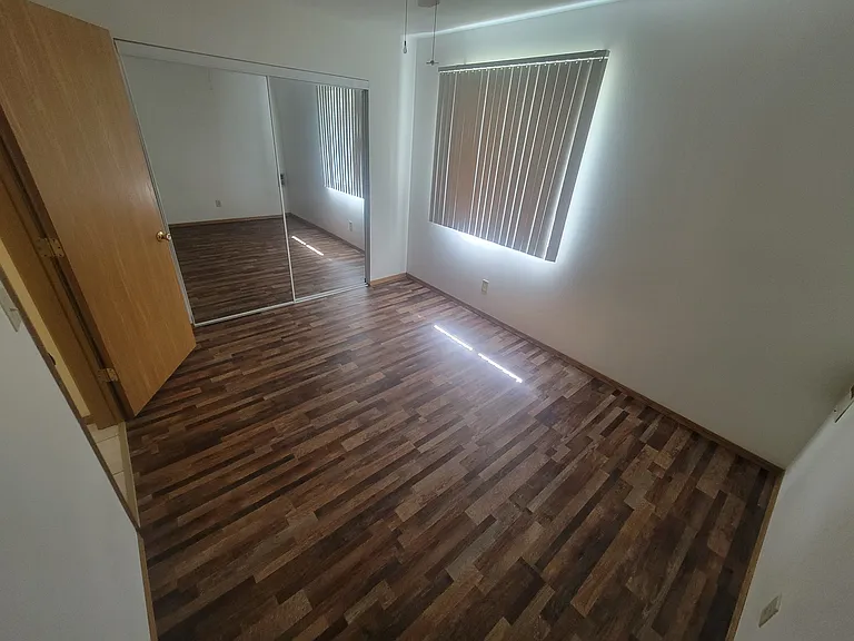 1709 La Crescent St #118 — Photo 11