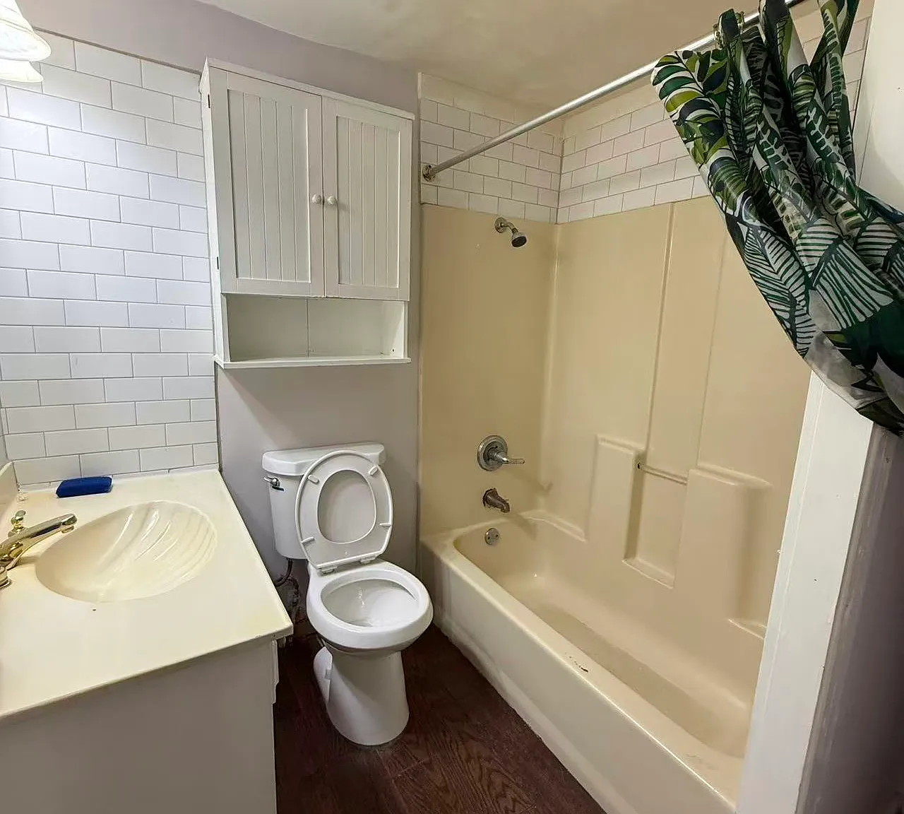 4 bed, 2500 sqft, $2,100 — Photo 2