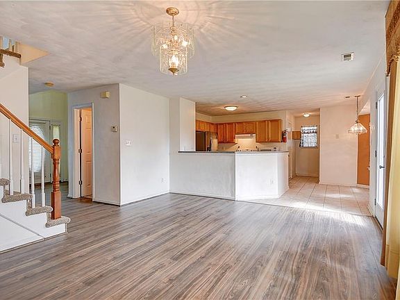 2nd image of 103 Woodlake Ter