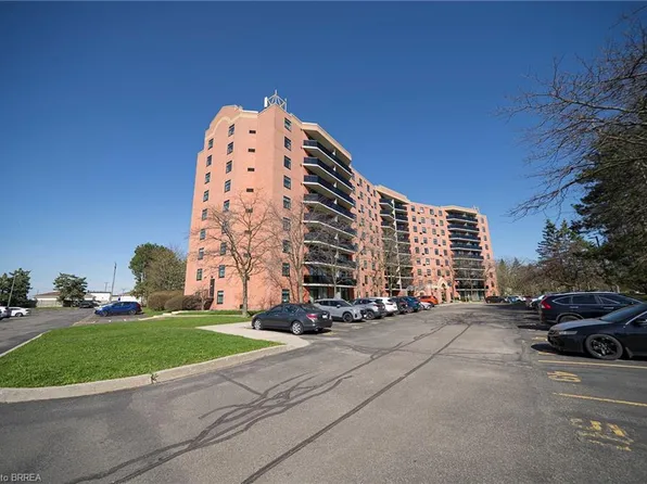 9 Bonheur Ct #715, Brantford, ON N3P 1Z5